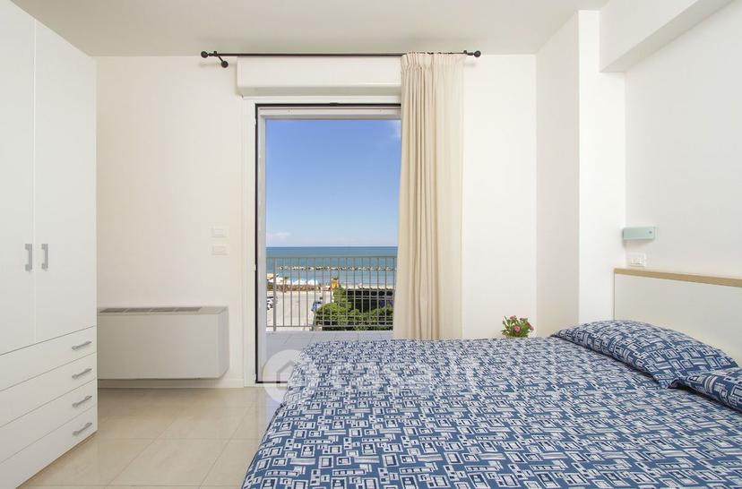 Trilocale in Kennedy 32 — foto 8 di 10