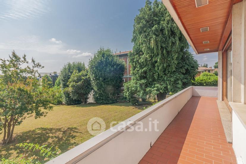Villa in Via Como 19 — foto 25 di 32