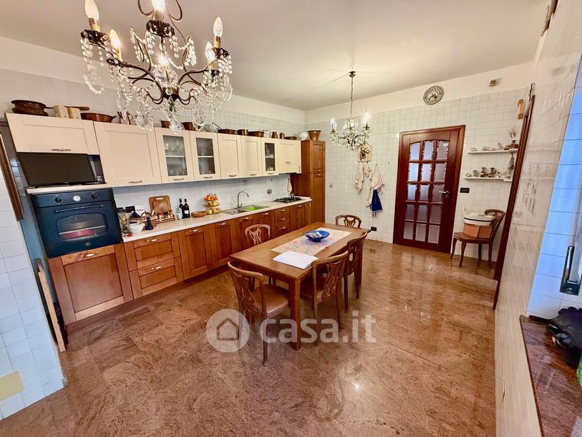 Villa in Via Giuseppe Parini 5 — foto 37 di 86