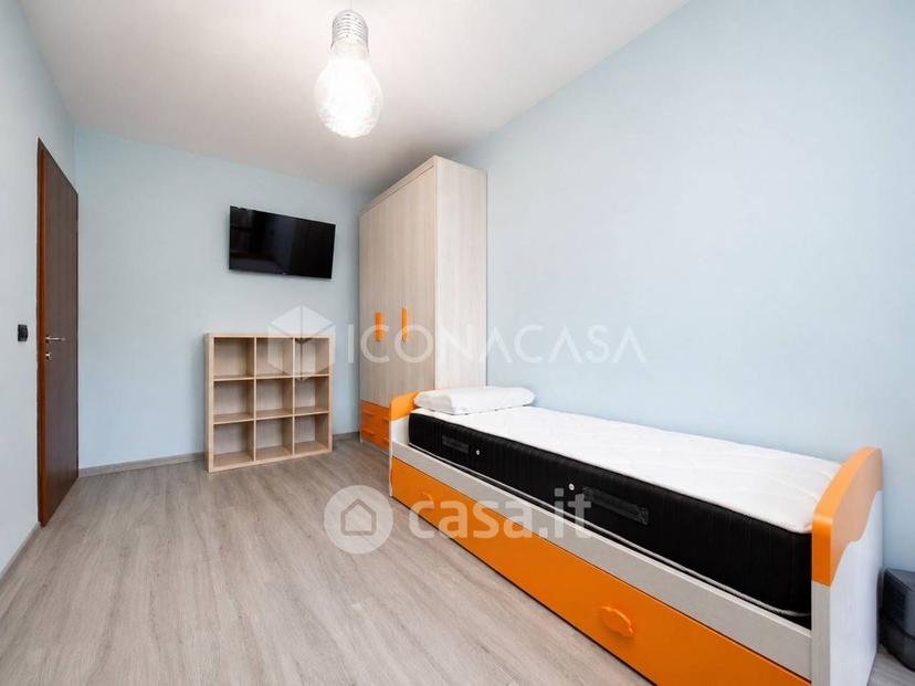 Trilocale in Via Stelloni Levante 26