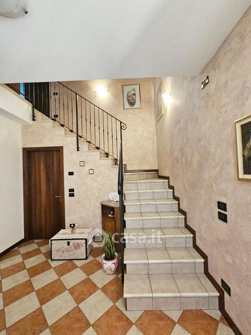 Villa in Via Martiri della Libertà — foto 16 di 19