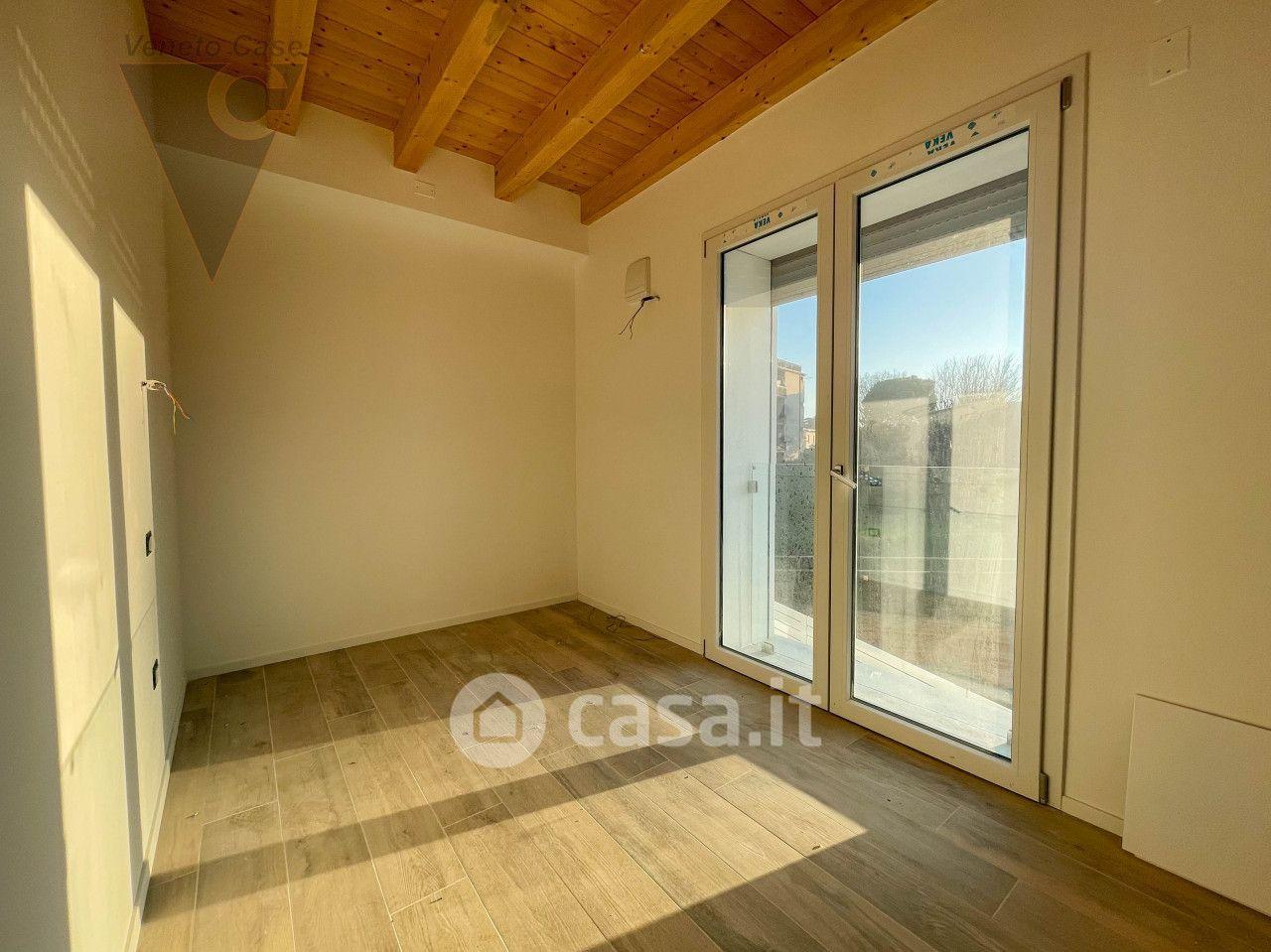 Trilocale in Via Papa Pio XII