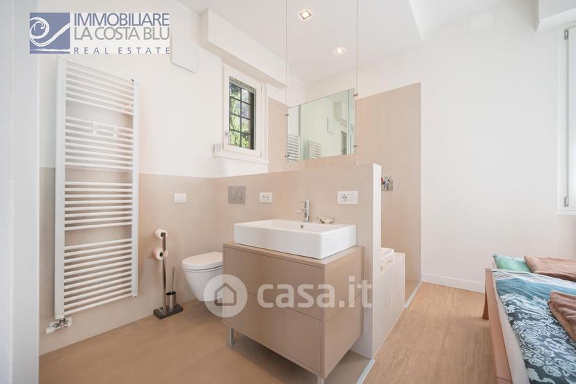 Villa in Via Alessandro Manzoni — foto 37 di 53