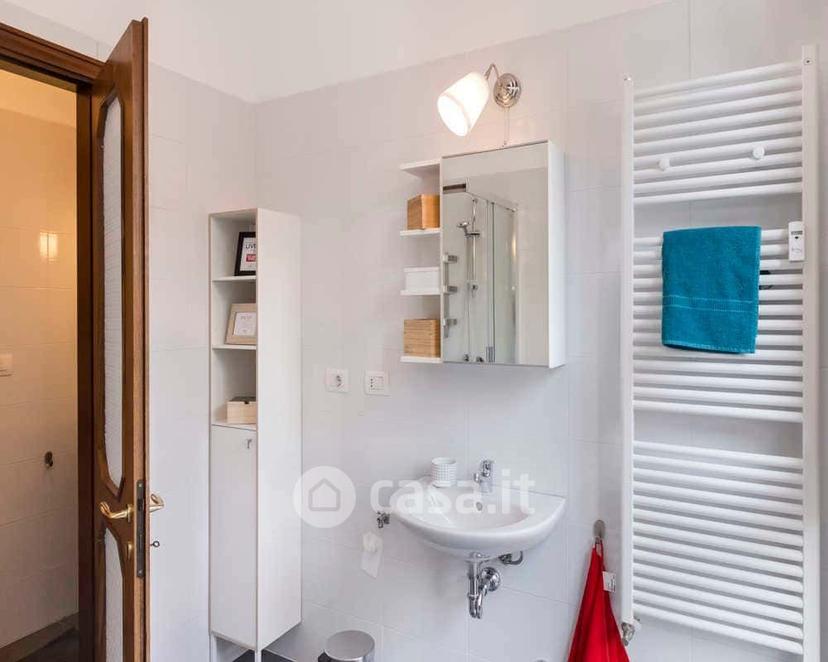 Stanza in Viale Giovanni Vicini 20 — foto 4 di 33
