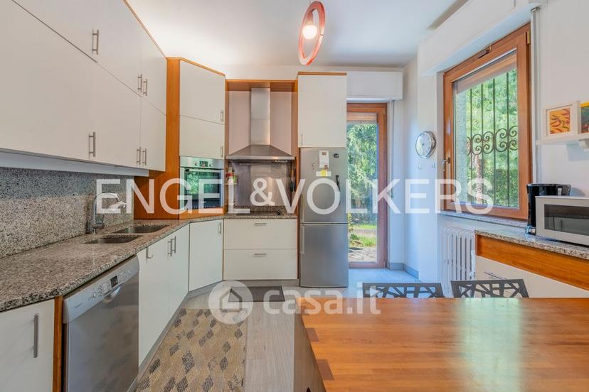 Villa in Via Sempione 164 — foto 16 di 34