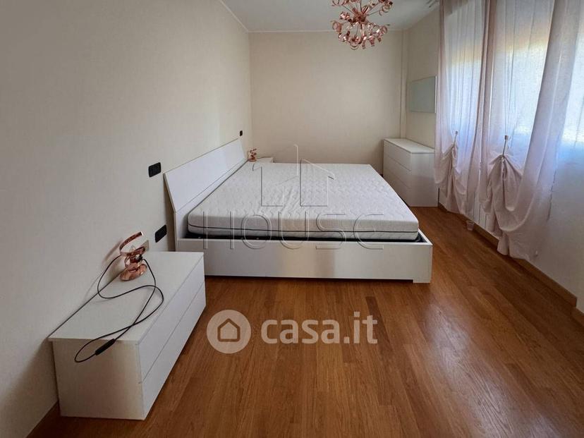 Trilocale in Via Carolina Torreggiani — foto 23 di 26