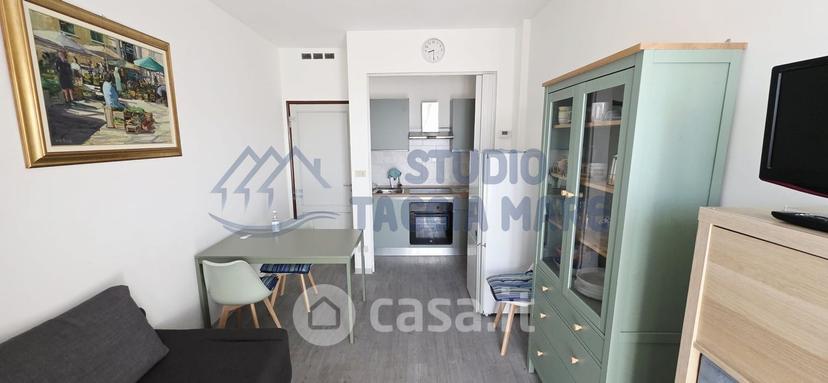 Bilocale in Via Marina — foto 4 di 13