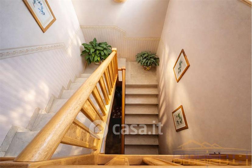 Villa in Via Edmondo de Amicis 6 — foto 15 di 51