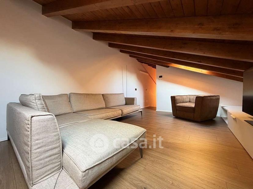 Trilocale in Via Simone del Pozzo 9 — foto 2 di 30