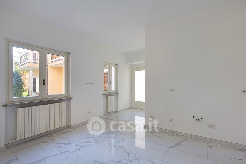 Villa in Via Angelo Cantoni 12 — foto 13 di 53