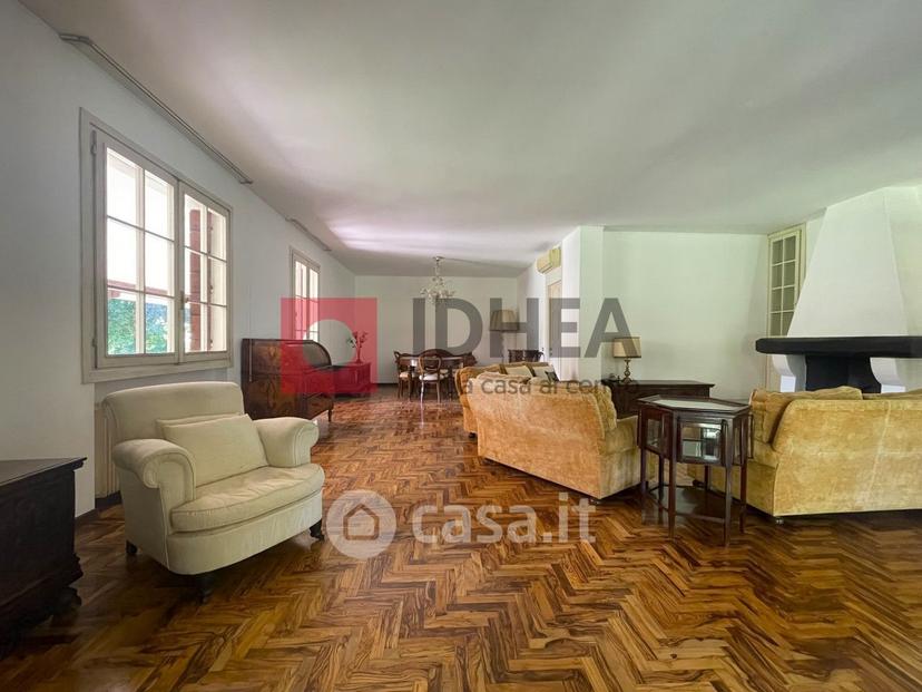Villa in Via IV Novembre — foto 2 di 39