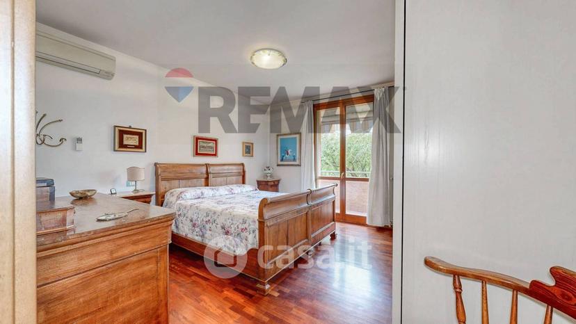 Villa in Via Fratelli Rosselli — foto 19 di 74
