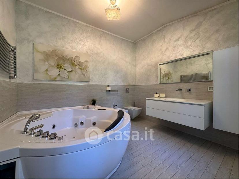 Villa in Ss33 del Sempione 67 — foto 12 di 60