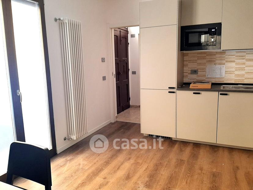 Stanza in Via Aurelio Saffi — foto 13 di 25