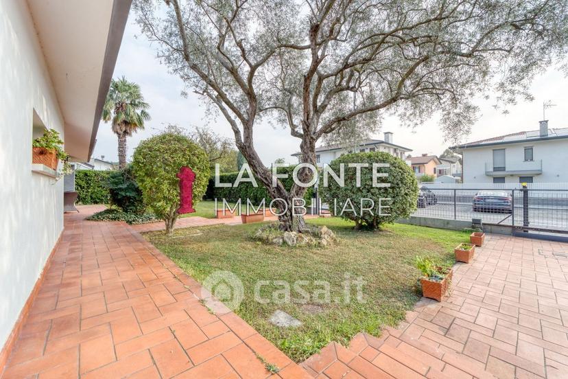 Villa in Via Lombardia — foto 4 di 29