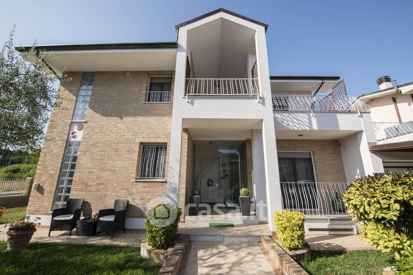 Villa in Via G. Brodolini 49 — foto 7 di 52
