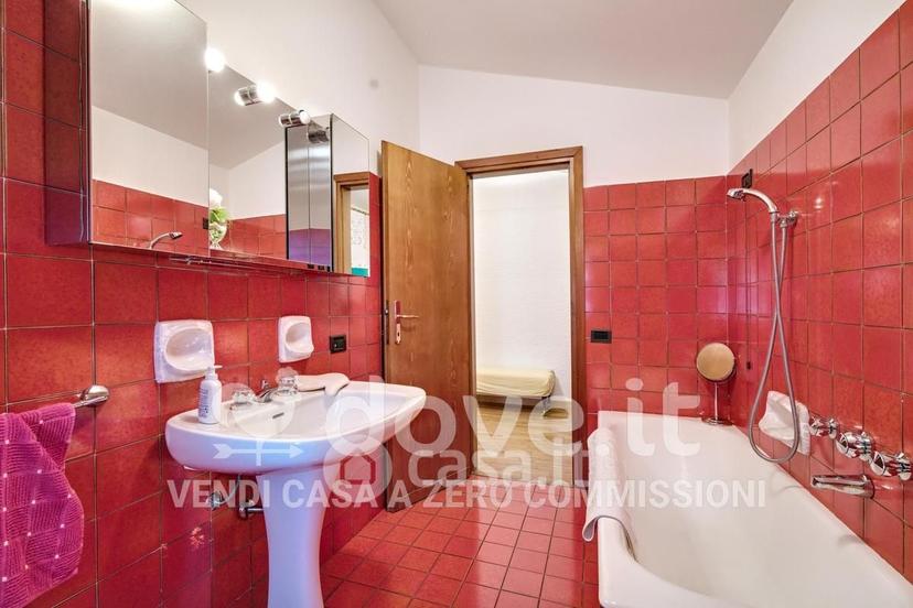 Villa in Via Alessandro Manzoni 28 — foto 18 di 43