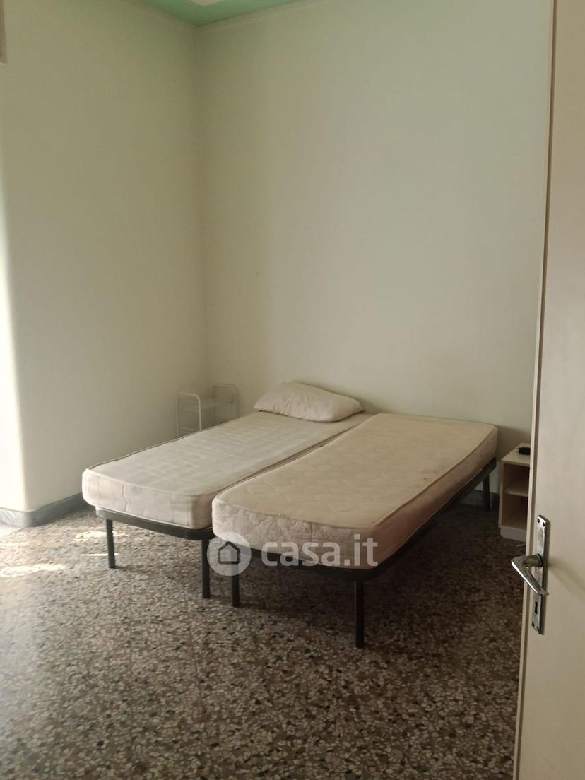 Stanza in Via Ficarazzi — foto 7 di 22