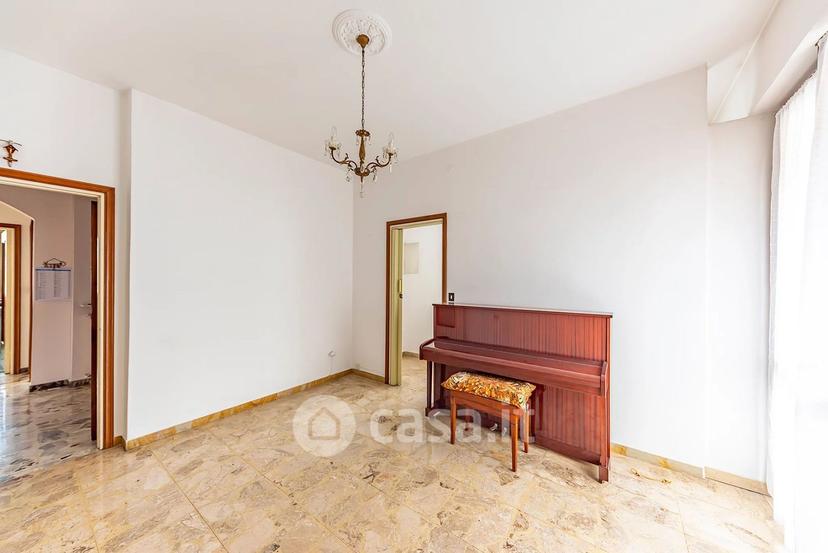 Villa in Via Monte Nevoso 10 — foto 23 di 49