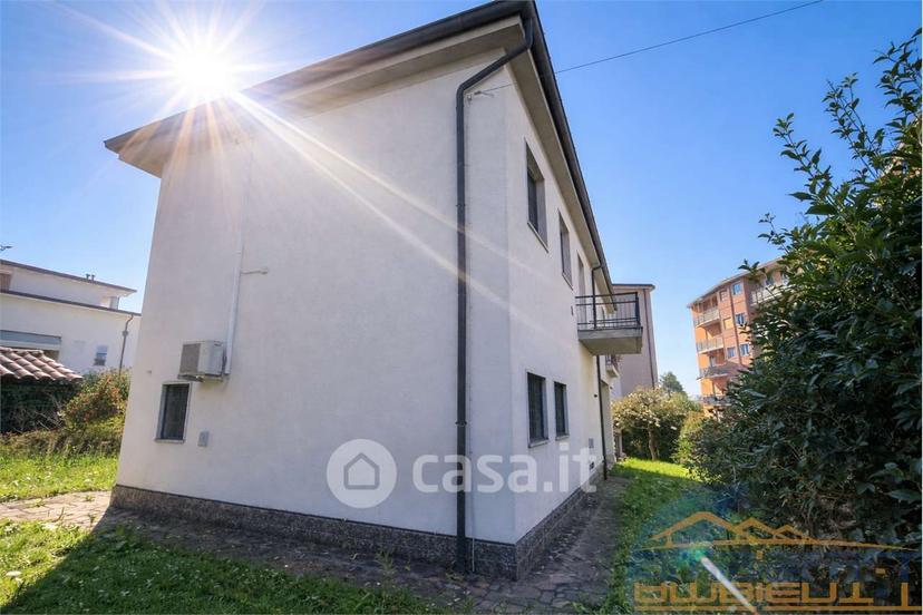 Villa in Via Edmondo de Amicis 6 — foto 16 di 51
