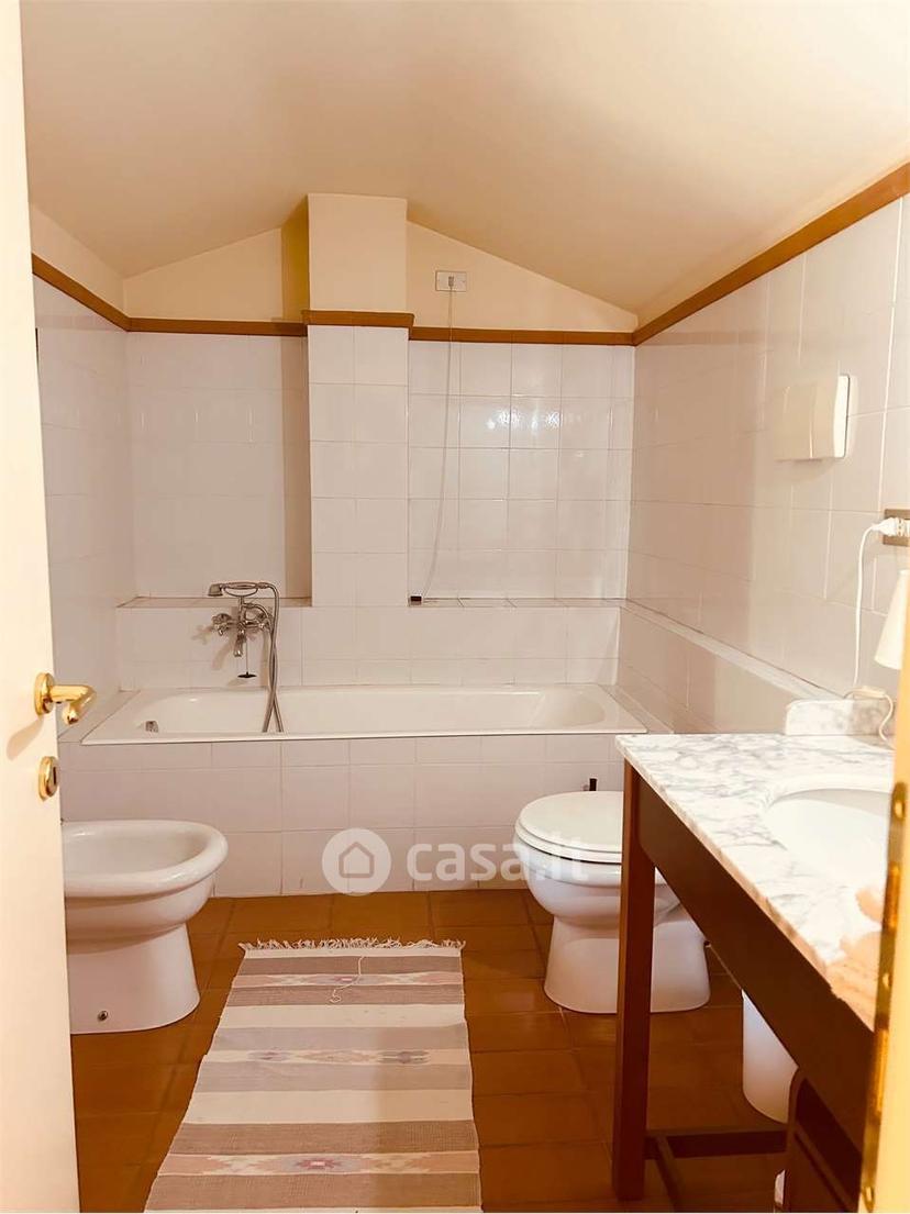 Villa in Via Isidoro — foto 3 di 11