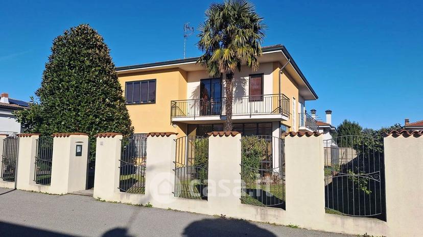Villa in Via dei Certosini 8