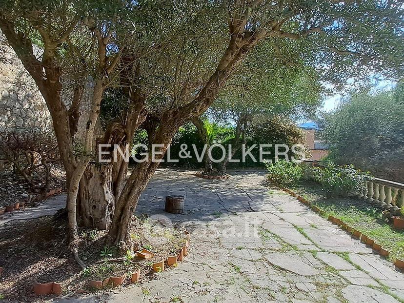 Villa in Via Antonio Sebastiani — foto 22 di 25
