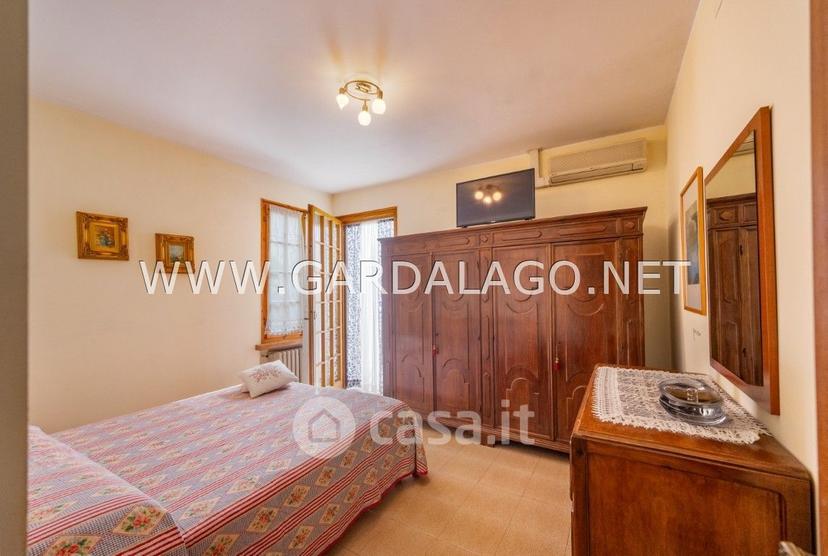 Villa in Via Carlo G. Battistoli — foto 3 di 37