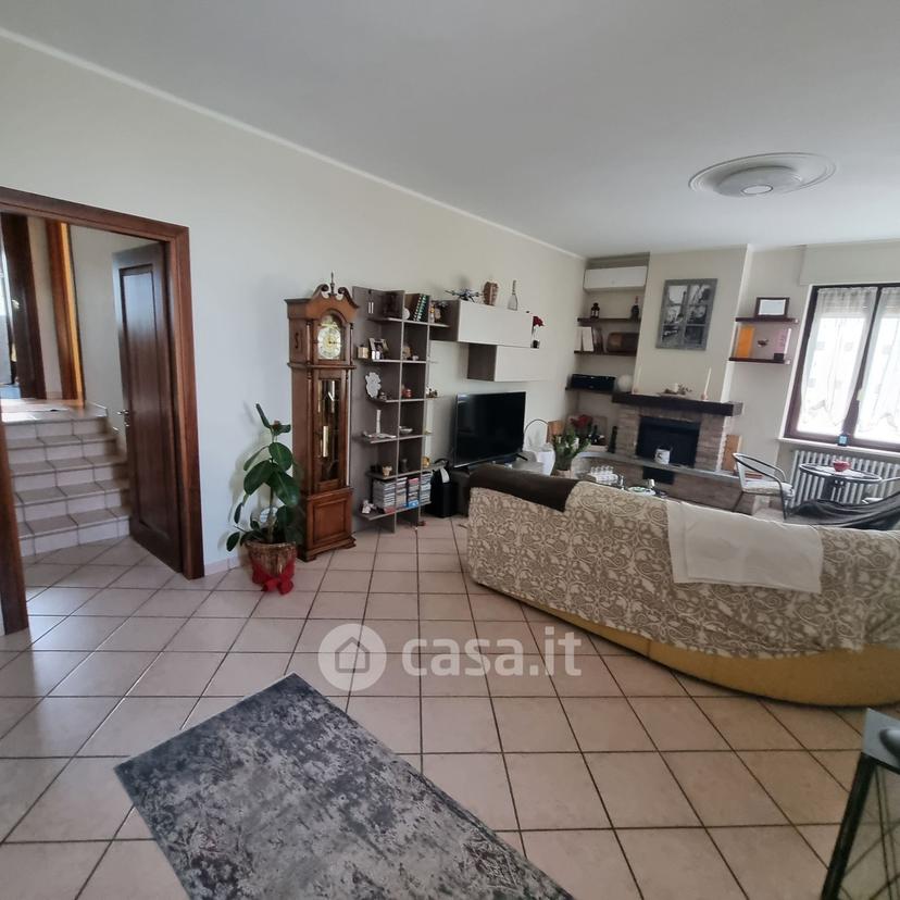 Villa in Via Ugo Foscolo 28 — foto 40 di 43