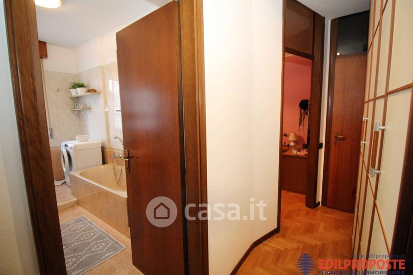 Trilocale in Via Como — foto 11 di 23