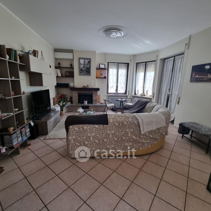 Villa in Via Ugo Foscolo 28 — foto 14 di 43