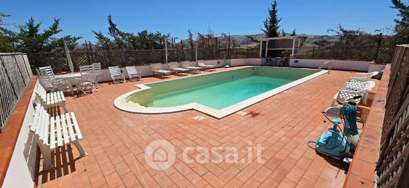 Villa in Via Salto d'Angiò — foto 4 di 25