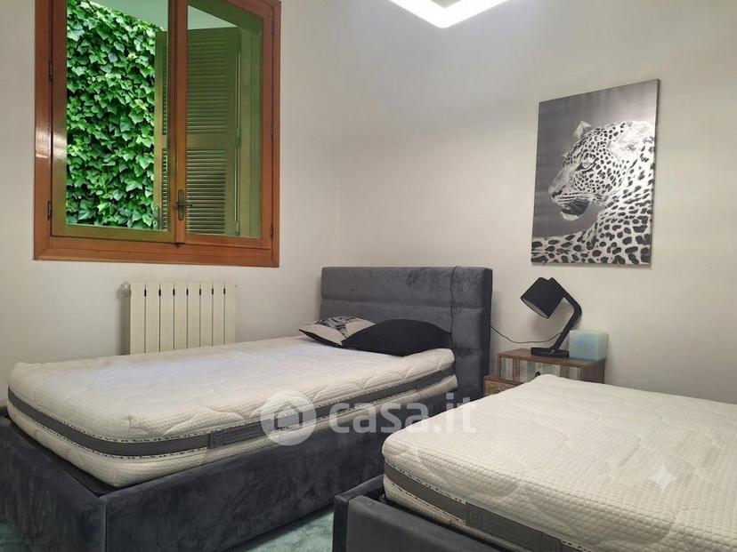 Trilocale in Via Vignolo 27 — foto 9 di 33