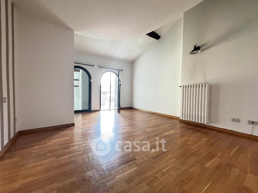 Appartamento in Vicolo Gattinara 20 — foto 2 di 38