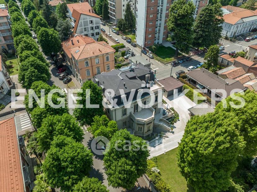 Villa in Corso Leonardo da Vinci — foto 3 di 39