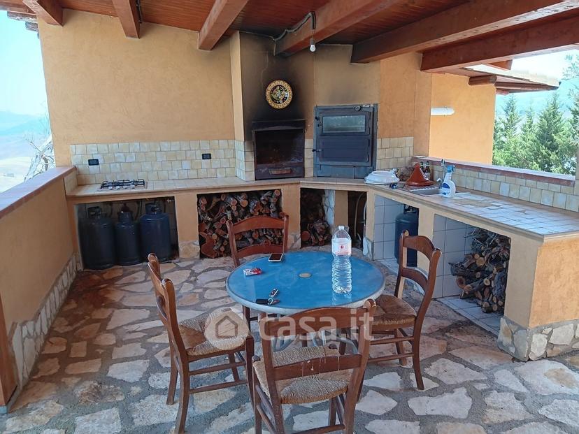Villa in Via Isabella di Castiglia — foto 4 di 12