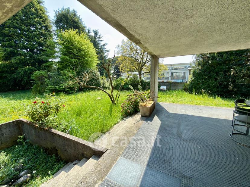 Villa in Via Giosuè Carducci 20 a — foto 13 di 182