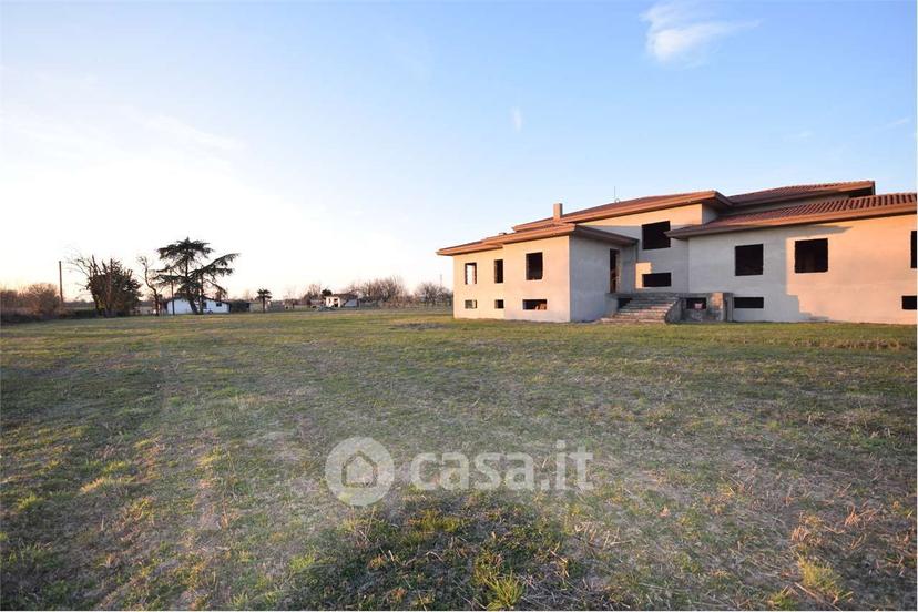 Villa in Via L. Piron 15