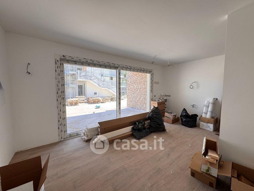 Trilocale in Via Udine 25 — foto 5 di 37