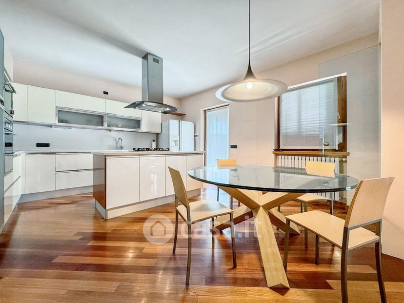 Villa in Via C. Battisti 84 — foto 33 di 39