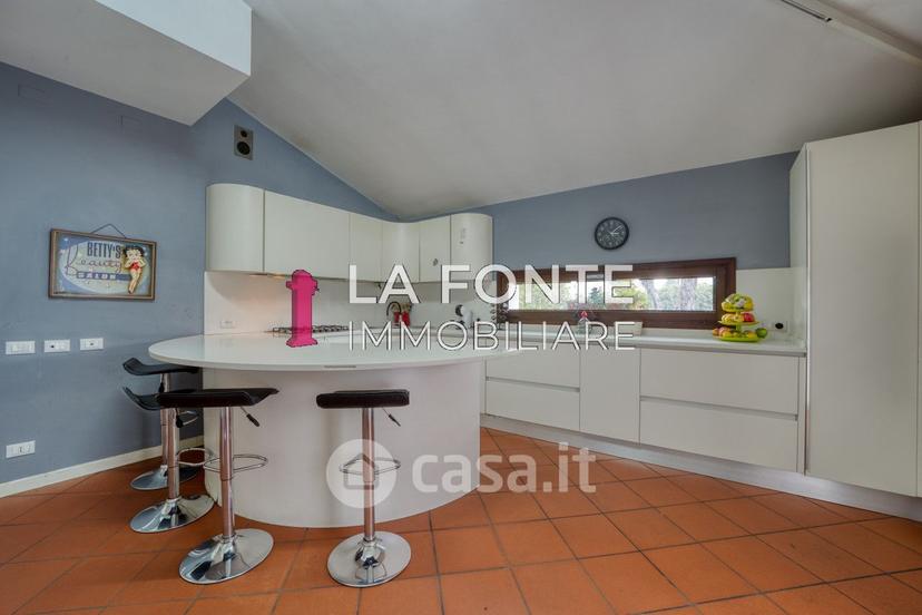 Villa in Via Lombardia — foto 10 di 29