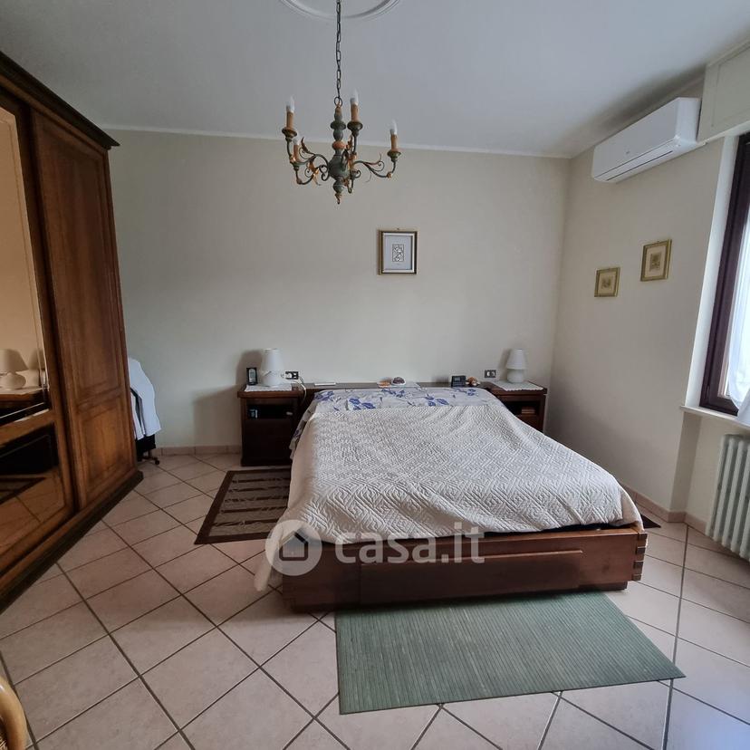 Villa in Via Ugo Foscolo 28 — foto 9 di 43