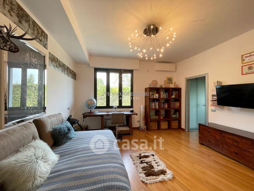 Villa in Via Alcide de Gasperi — foto 32 di 38
