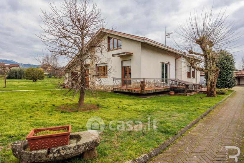 Villa in Via Mozza di Barga — foto 12 di 47