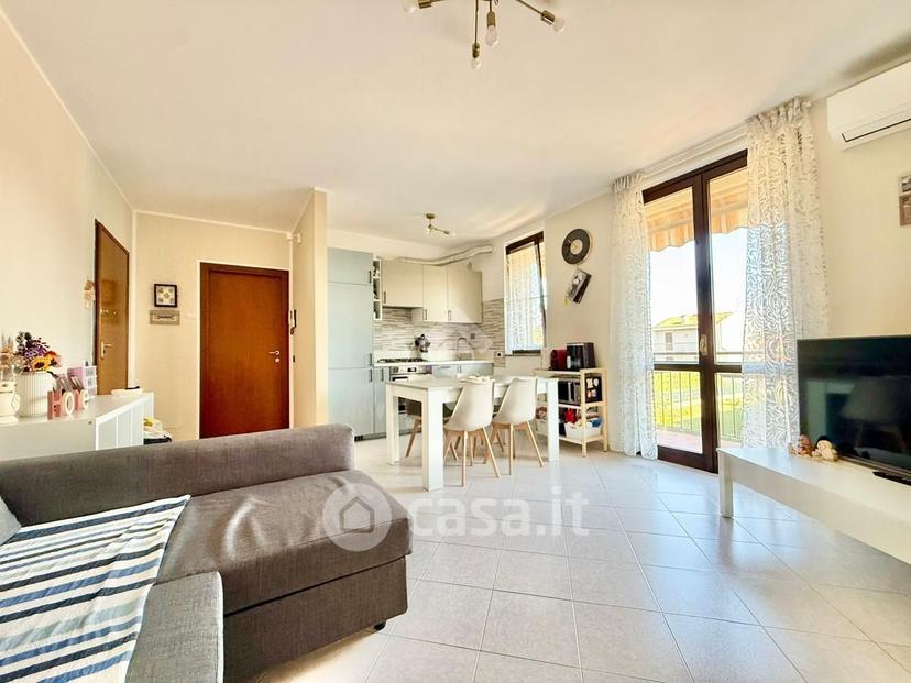 Bilocale in Via Giuseppe Ungaretti 19 — foto 5 di 23