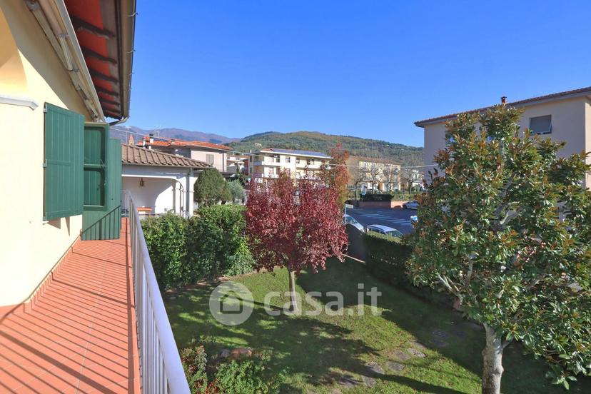 Villa in Viale Alcide de Gasperi 2 — foto 8 di 34