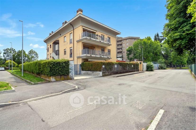Trilocale in Via Giulio Silva 24 — foto 25 di 35