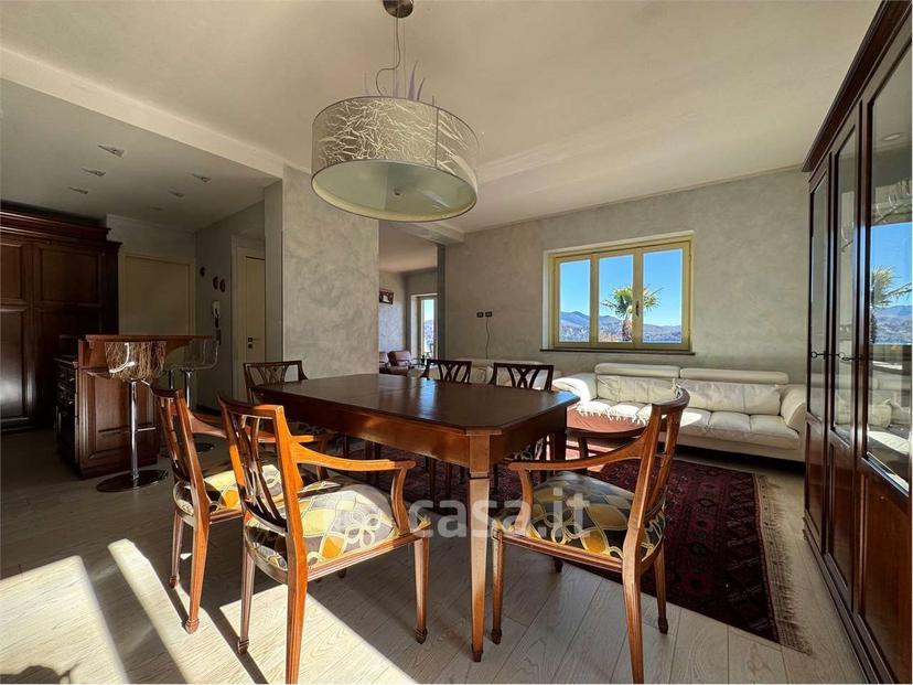 Villa in Ss33 del Sempione 67 — foto 11 di 60