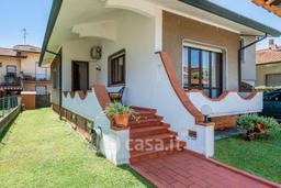 Villa in Via degli Ontani 48