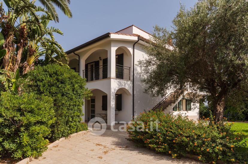 Villa in Via delle Fornaci — foto 4 di 41